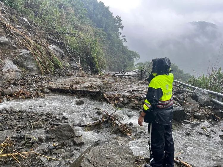 嘉義山區暴雨肆虐，傳出土石崩落。資料畫面