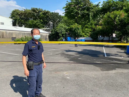 小貨車停車場內起火！駕駛成焦屍　警方初判這原因