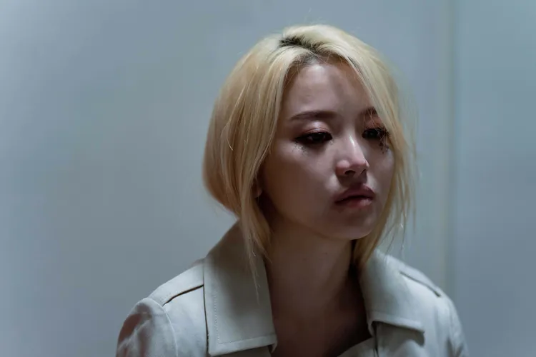 蔡瑞雪飾演人氣直播主「姍姍」，工作後遭受嚴重侵犯，身心受極大打擊。風起娛樂提供