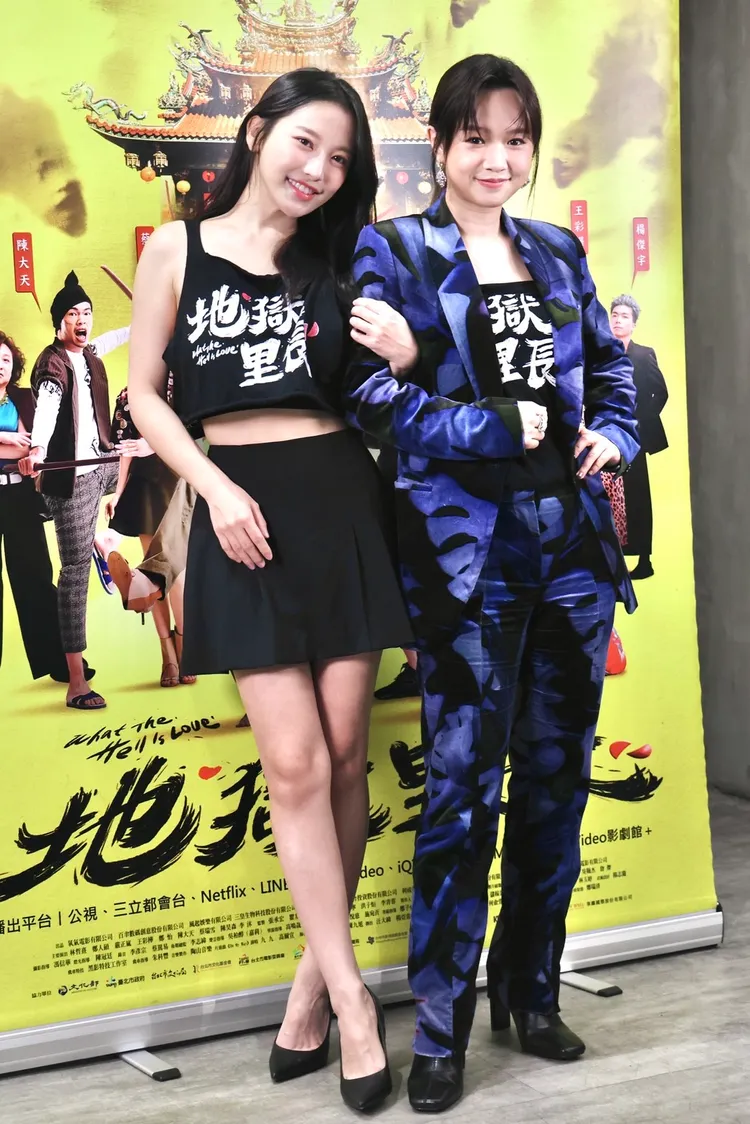 嚴正嵐（右）和蔡瑞雪戲裡戲外都是閨密。林林攝