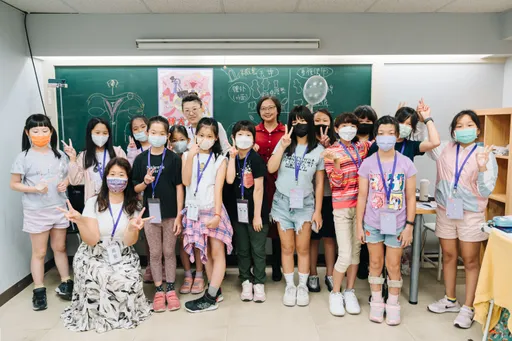 「轉大人派對」谷慕慕帶小學生從月經到生育　落實正向性教育