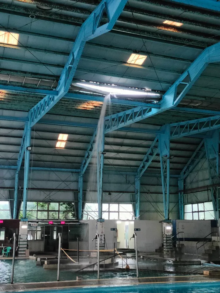 歸仁公立游泳池落下瀑布。讀者提供