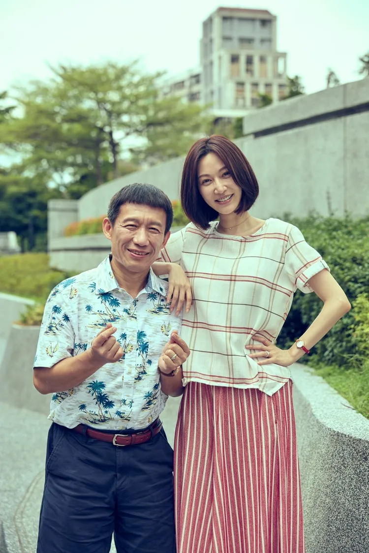 郭子乾（左）和曾莞婷飾演夫妻，一同飆戲迸出喜劇火花。瀚草文創提供