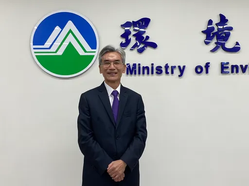 讚蔡英文讓台成世界模範！薛富盛喊要有更多前瞻思維　請政院多給人錢 