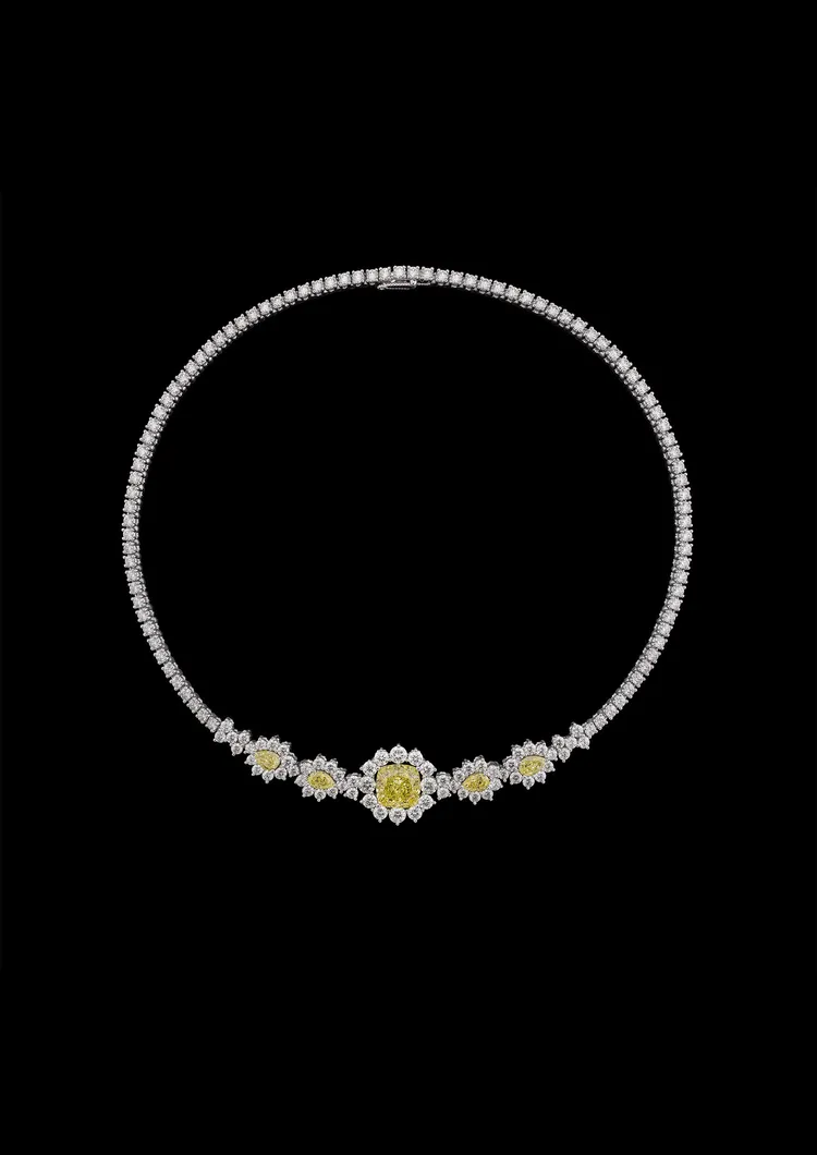 Très Cher Dior黃鑽項鍊（18K白金、黃鑽主石5.55克拉，濃彩 VS1淨度、鑽石），約2400萬元。品牌提供