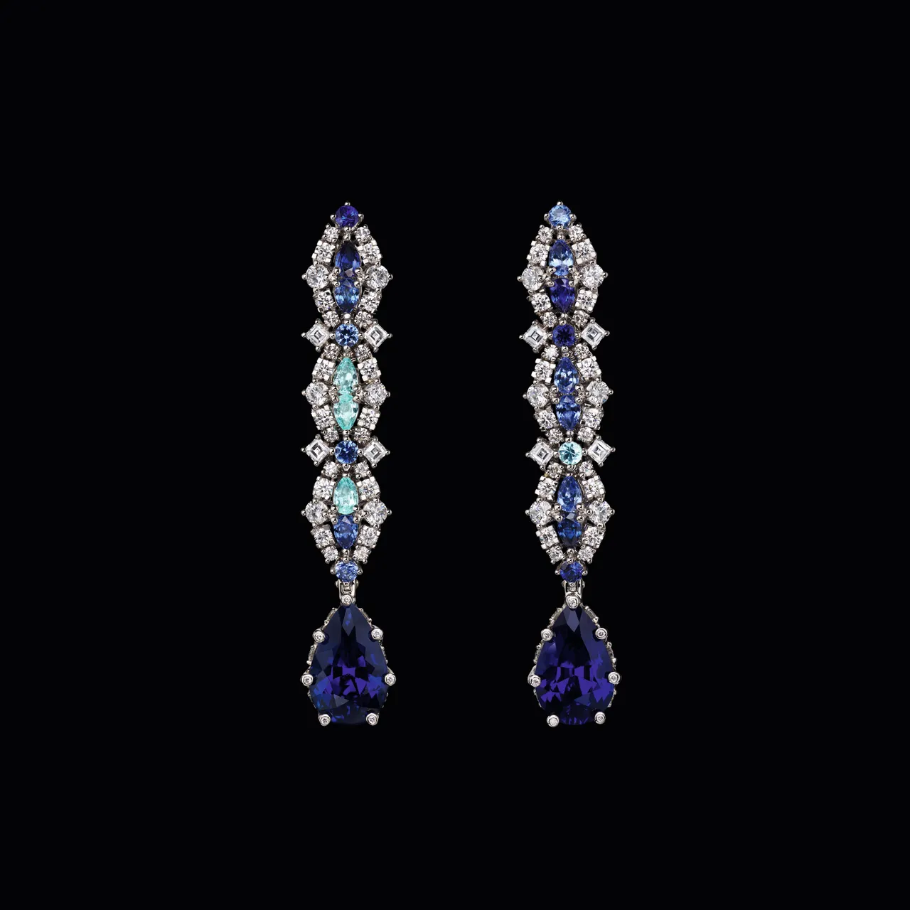 Très Cher Dior藍寶鑽石耳環，約2300萬元。品牌提供