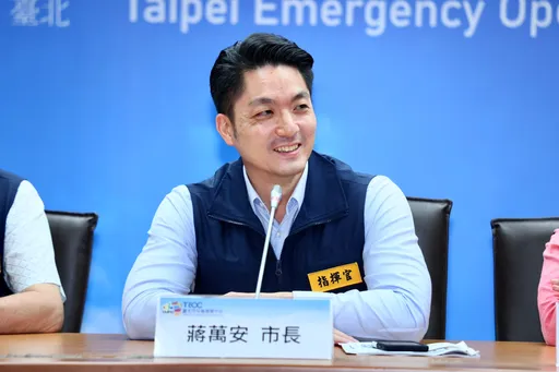 放颱風假變「地表最帥市長」 和張善政比誰帥?蔣萬安3字回應