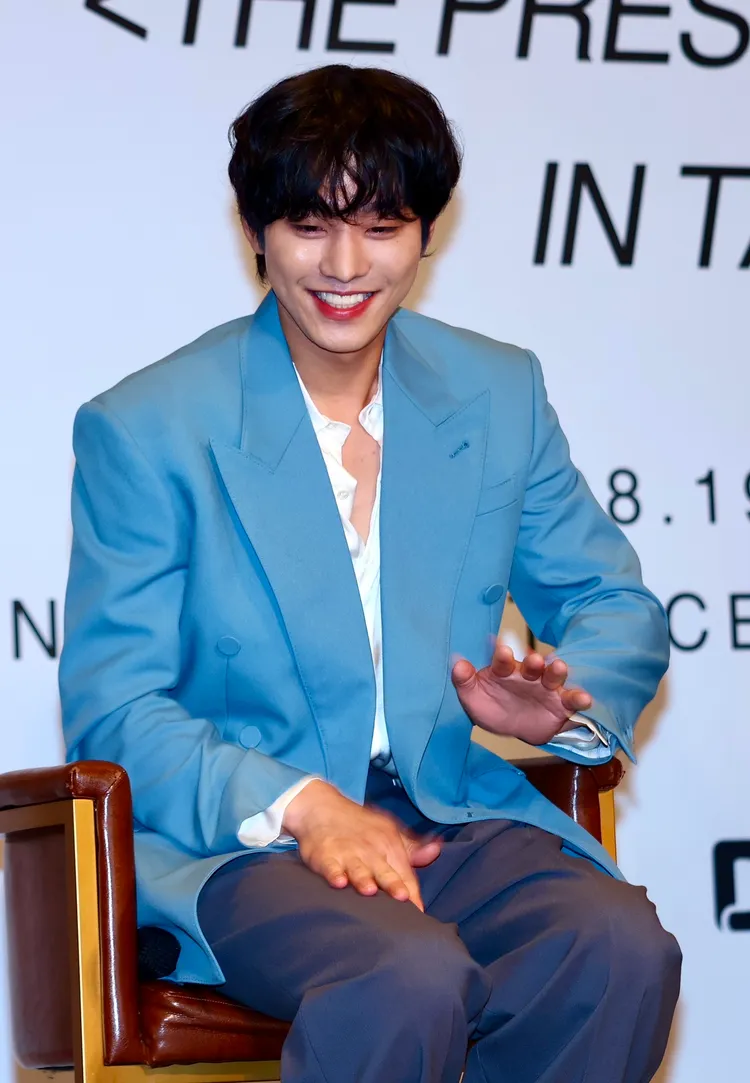 安孝燮現場展現「大腿鼓掌」絕技。彭欣偉攝