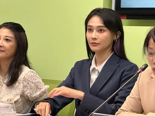 賴品妤跌倒控遭記者推擠！　范雲聲援：不要羞辱記者頭銜