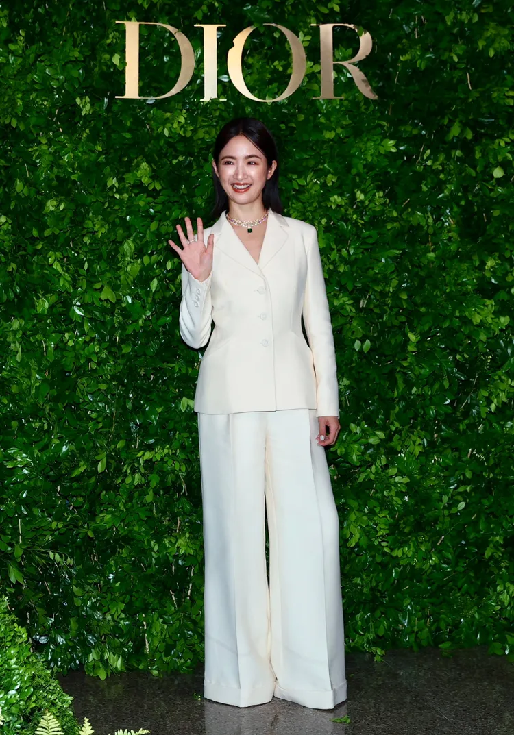 林依晨以Galons Dior祖母綠戒指與Dior DiorDior祖母綠頸鍊亮相。彭欣偉攝