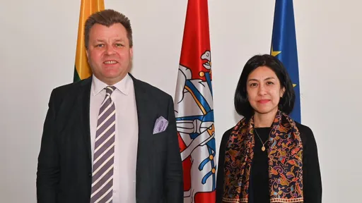 零容忍!立陶宛副外長艾德梅納斯因酒駕請辭 「睡7小時還游泳」仍超標