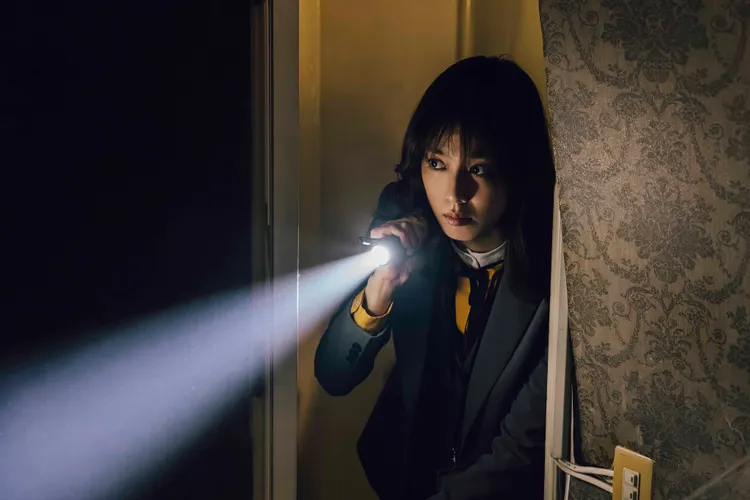 陳庭妮在買賣房屋的過程中遭遇一連串離奇事件。逆光電影股份有限公司提供