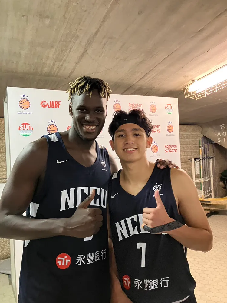 莫巴耶(左)游艾喆(右)。政大雄鷹