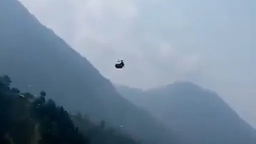 纜車「空中斷繩」懸空274公尺 8乘客受困!狂風阻撓直升機救援