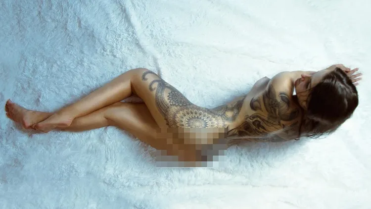 日本一位正妹為了當黑道大哥的女人，刺了一身的刺青。示意畫面。翻攝Pixabay