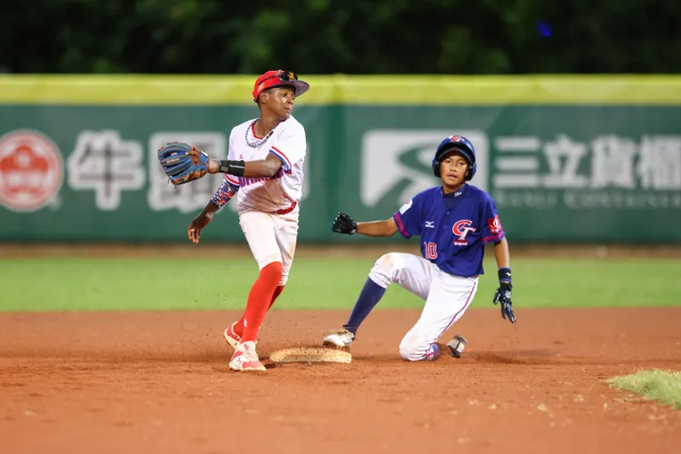 黃譯皜上到2壘。WSBC