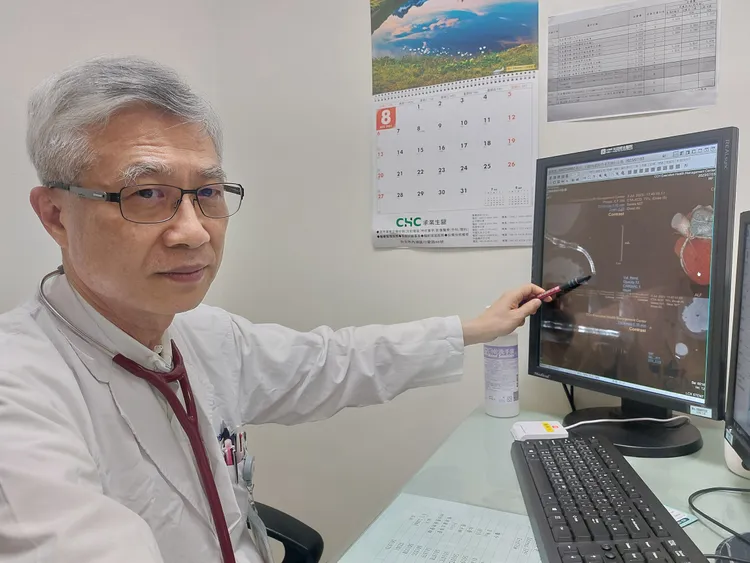 光田綜合醫院心臟內科夏治平主任說，三高、家族史、抽菸、壓力過大，是容易引起心肌梗塞的危險因子。院方提供