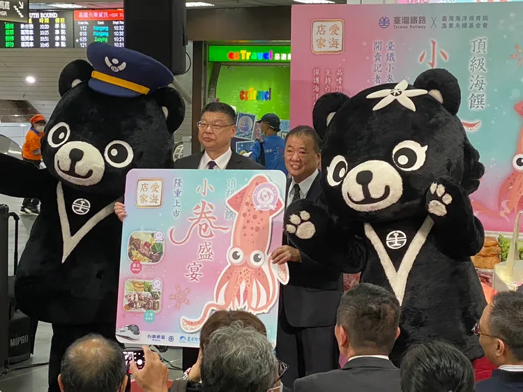 台鐵局長杜微(左)、漁業署長張致盛(右)。陳怡文攝