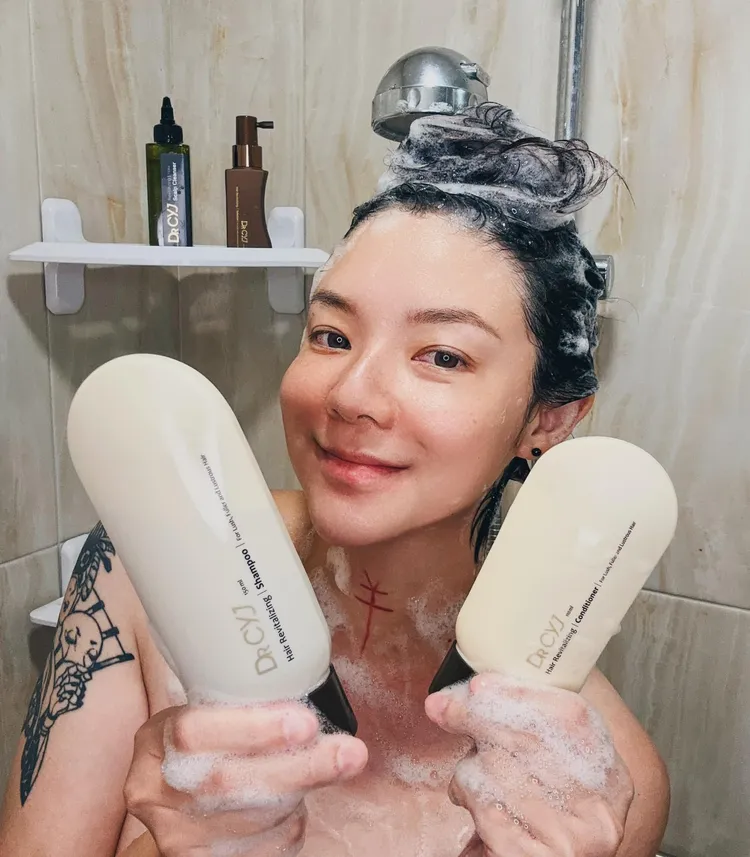 歐陽靖身上有許多大片刺青與圖騰TATTOO。翻攝自