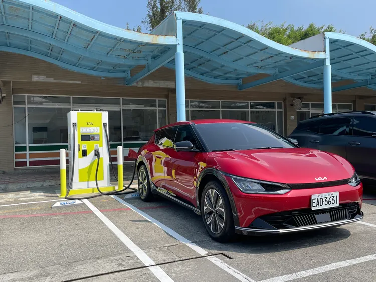 Kia為EV6提供的800V高壓電池系統，能滿足最快在18分鐘將10%電量充至80%，去年記者駕著EV6環島時便親身實證，在電動車界包含Tesla在內，這番實力確實讓人望塵莫及。林浩昇攝