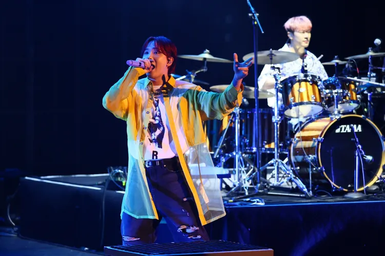 李洪基昨晚飆唱多首經典歌曲。彭欣偉攝