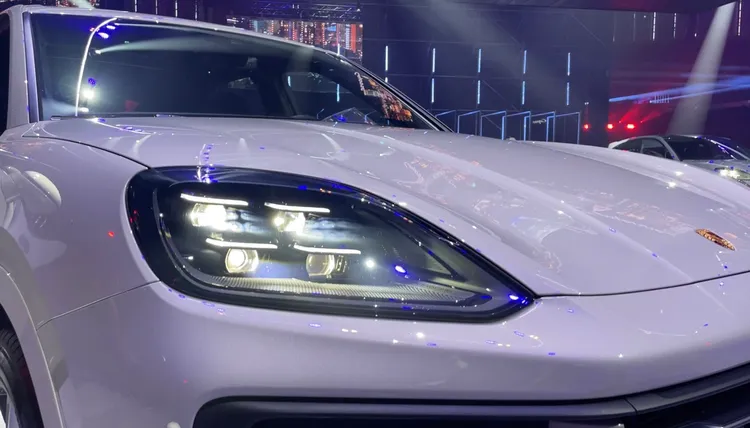 高解析度 LED 矩陣式頭燈系統是全新Cayenne的選配項目。林浩昇攝