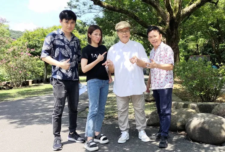 蘇晏霈（左二）為了查楊烈（右二）的底細，楊烈的手下王詠雋（左一）、及元六發現。民視提供