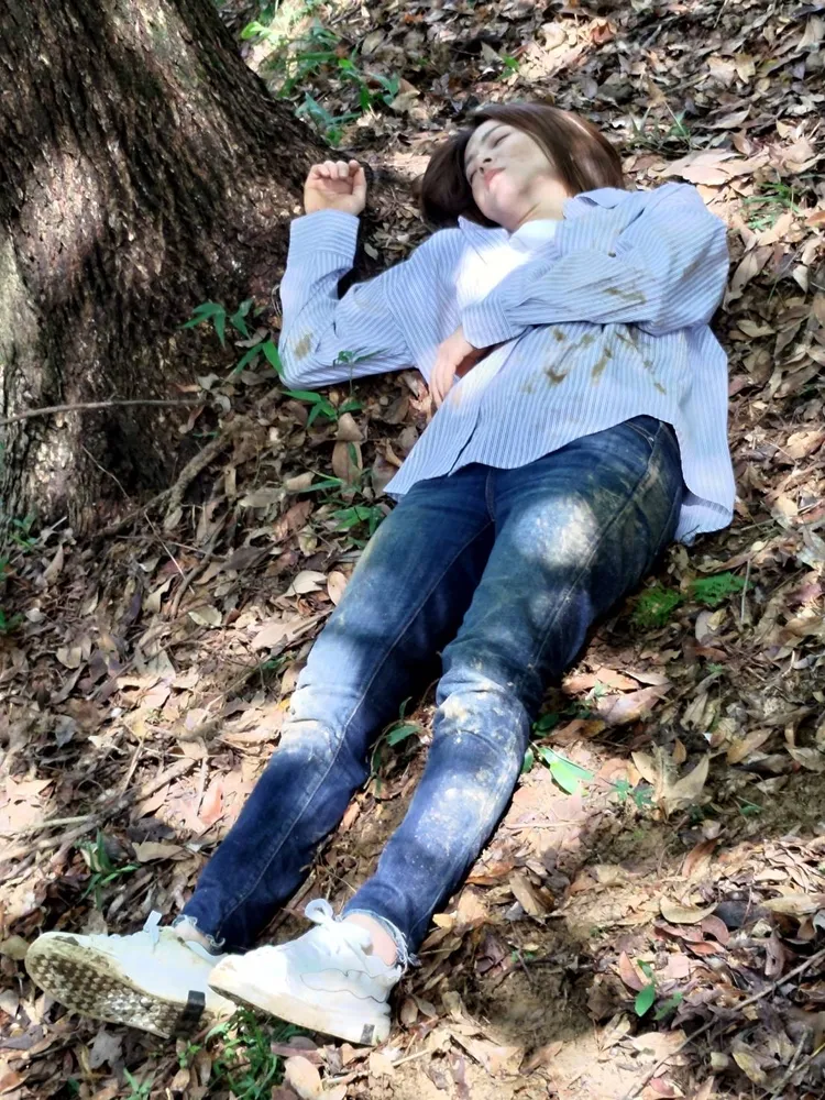 蘇晏霈《市井豪門》中滑落山坡生死未卜，預計讓觀眾掀起一波討論。民視提供