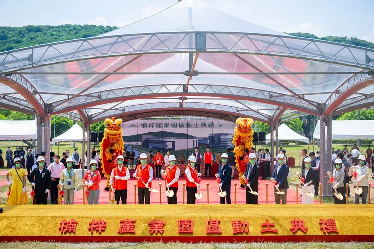 高市府在昨日夜間回應仍實問虛答，今日上午市長陳其邁在活動聯訪時可能進一步說明。高市府提供