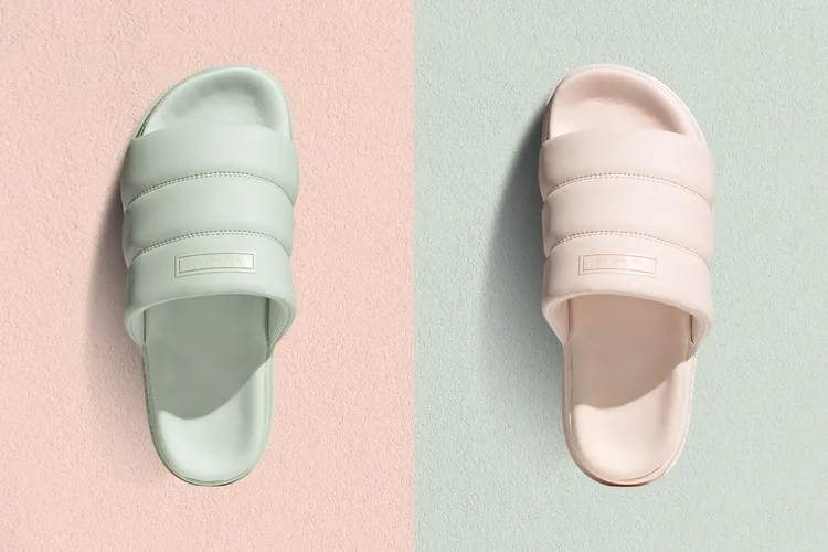 adidas Originals Adilette Essential拖鞋，各1690元。品牌提供