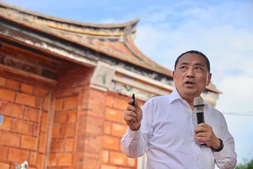 侯友宜心好累！叹「坐轿比抬轿还累」暗批郭台铭？　本人解释了