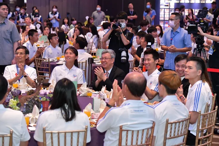 成都世大運代表團返國餐會。政院提供