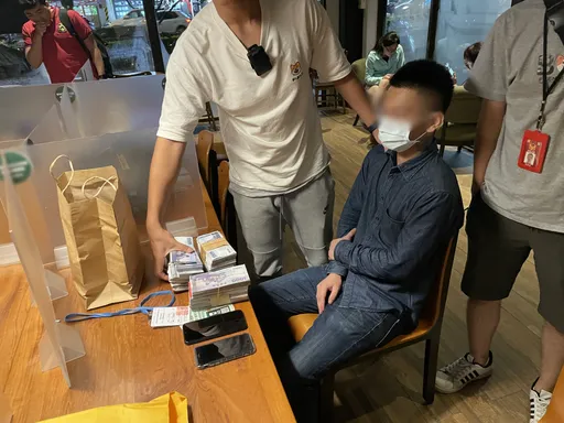 詐團食髓知味欲再騙300萬 道高一尺!中壢警玩具鈔、廢紙逮車手