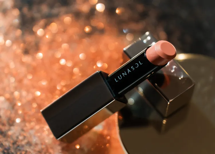 LUNASOL魅力豐潤艷唇膏，1400元。品牌提供