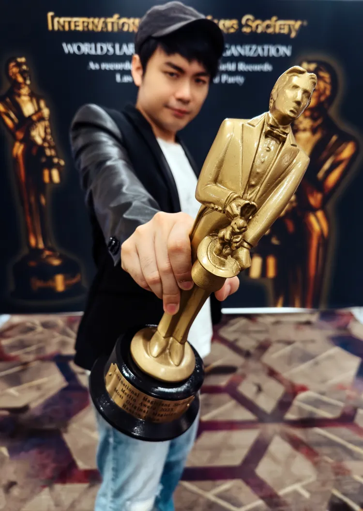 簡子日前獲頒魔術界奧斯卡─梅林獎。簡子製造提供