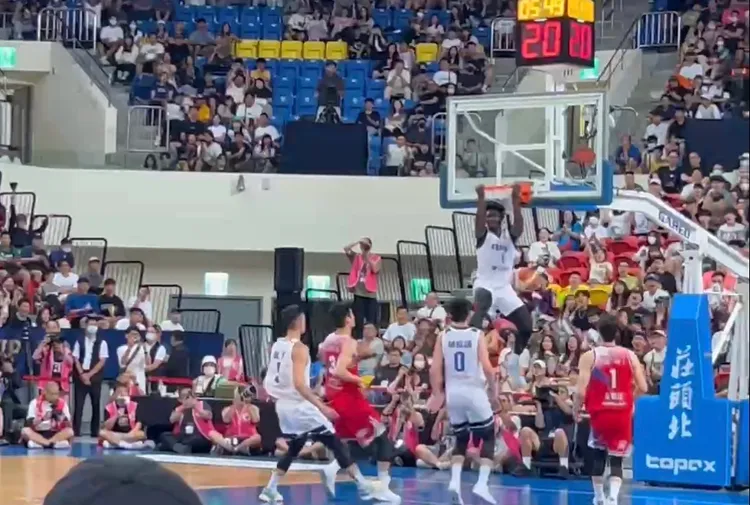 瓊斯盃最終戰昨晚與南韓開戰，中華藍到第3節單節便拉出29比12的分數，以破竹之勢將分數拉開。