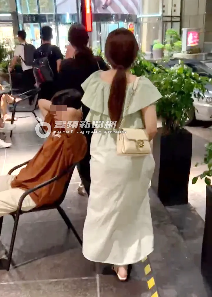 麻衣和愛紗喝完酒走回飯店休息。特勤中心攝