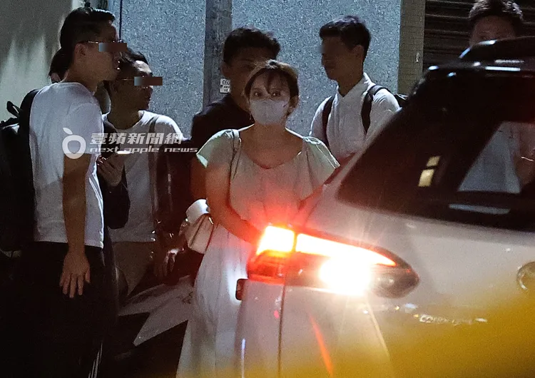 愛紗上車前往酒吧續攤。特勤中心攝