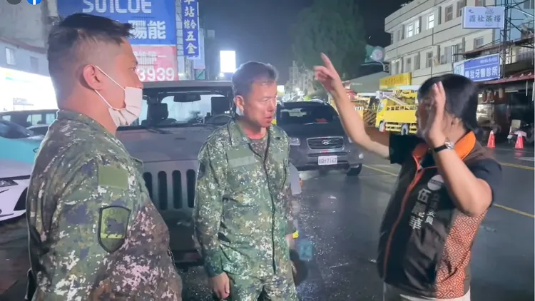 國軍第五作戰區挺進災區救災。翻攝《伍麗華｜Saidai / Reseres》粉絲頁