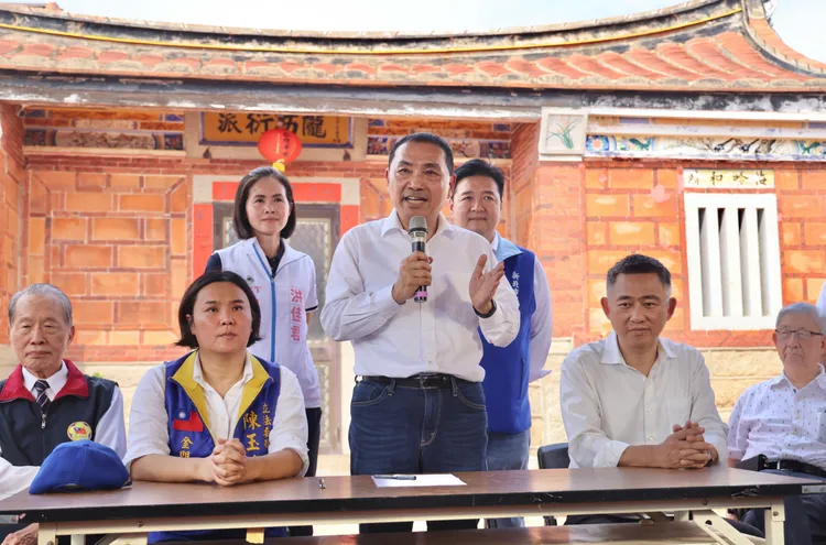 侯友宜登北山古洋樓發表6大金門政見。林林攝