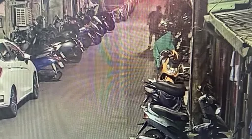 行车纠纷让他怀恨在心　隔几天拿小刀割破椅垫这下GG了