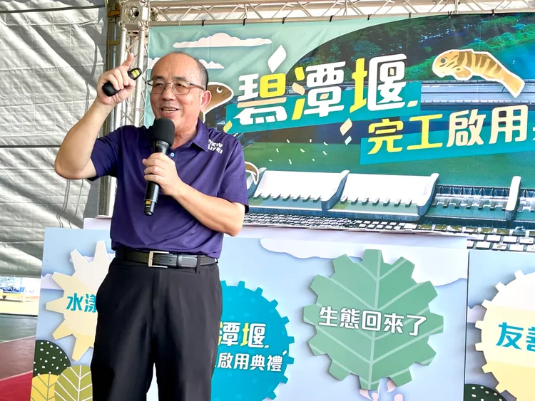 碧潭堰自109年8月開工，經過1002天烈日風雨的考驗及萬工揮灑汗水，終於在112年7月完工。水利局提供