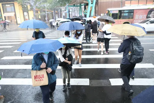 蘇拉颱風今天升級中颱 各地炎熱下午有雷陣雨