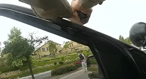 慈母多敗兒?媽媽遭子刺傷帶血哀求警察:別傷害我兒子