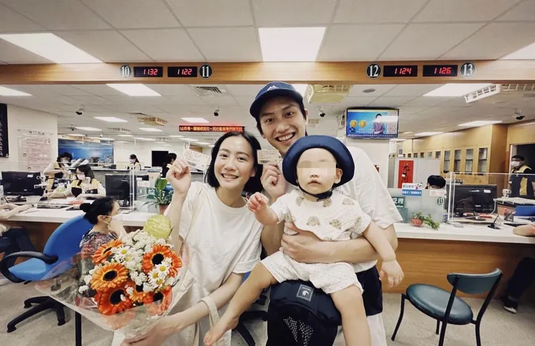 范少勳選在女兒1歲生日當天跟Lucy登記結婚。翻攝范少勳IG