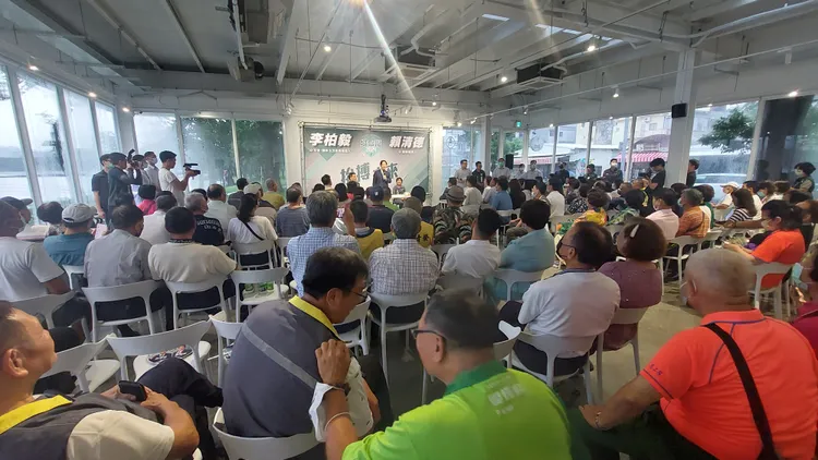 賴清德說，新人李柏毅當選，就是讓高雄立委全壘打。凃建豐攝