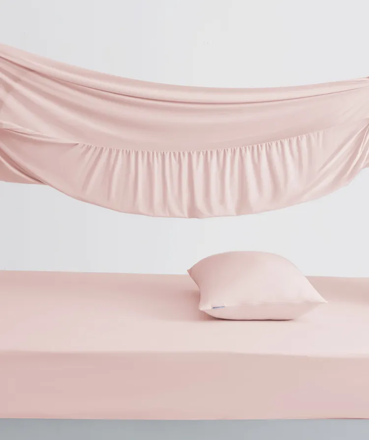 ONEBOY HOME ｢冰鋒床包｣及｢冰鋒枕套｣， Q-MAX 值分別高達 0.451 及 0.491，領先目前市面上的涼感寢具