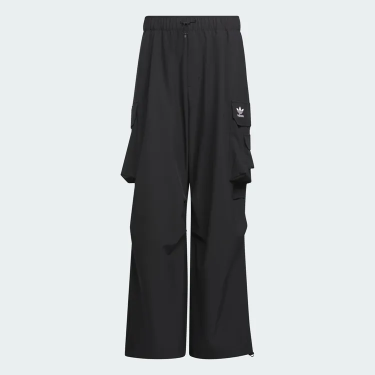adidas Originals工裝長褲，3290元。品牌提供