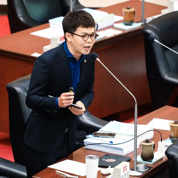 張博洋質疑侯友宜寧願跟南部人為敵，反對高雄建設就是了。取自張博洋臉書