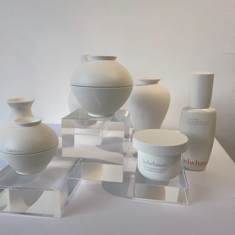 雪花秀推出純白外觀的極致臻秀頂級抗老系列。張家玲攝